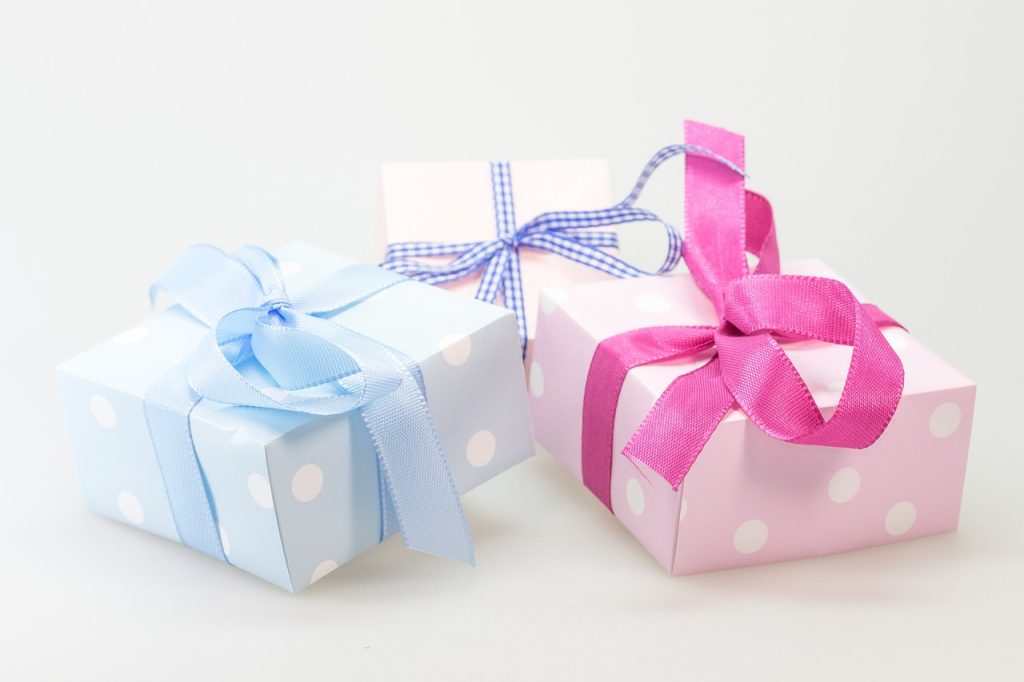 2 gift boxes with pink and blue ribbons click on it to go to home page